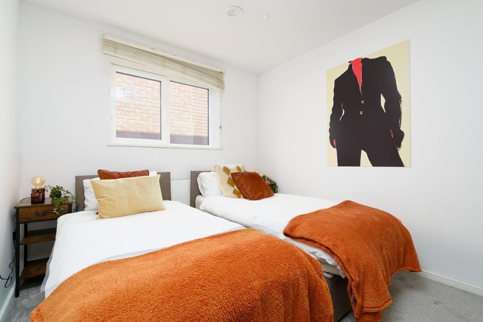 Modern & Cozy 1-Bed Flat In Hemel City Centre - Free Open Air Parking, Fast Wifi & Self Check-In ヘメル・ヘムステッド エクステリア 写真