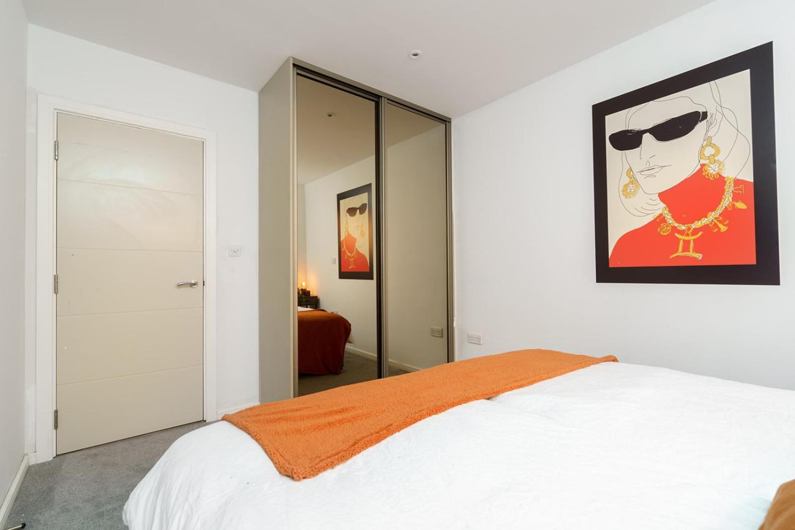 Modern & Cozy 1-Bed Flat In Hemel City Centre - Free Open Air Parking, Fast Wifi & Self Check-In ヘメル・ヘムステッド エクステリア 写真